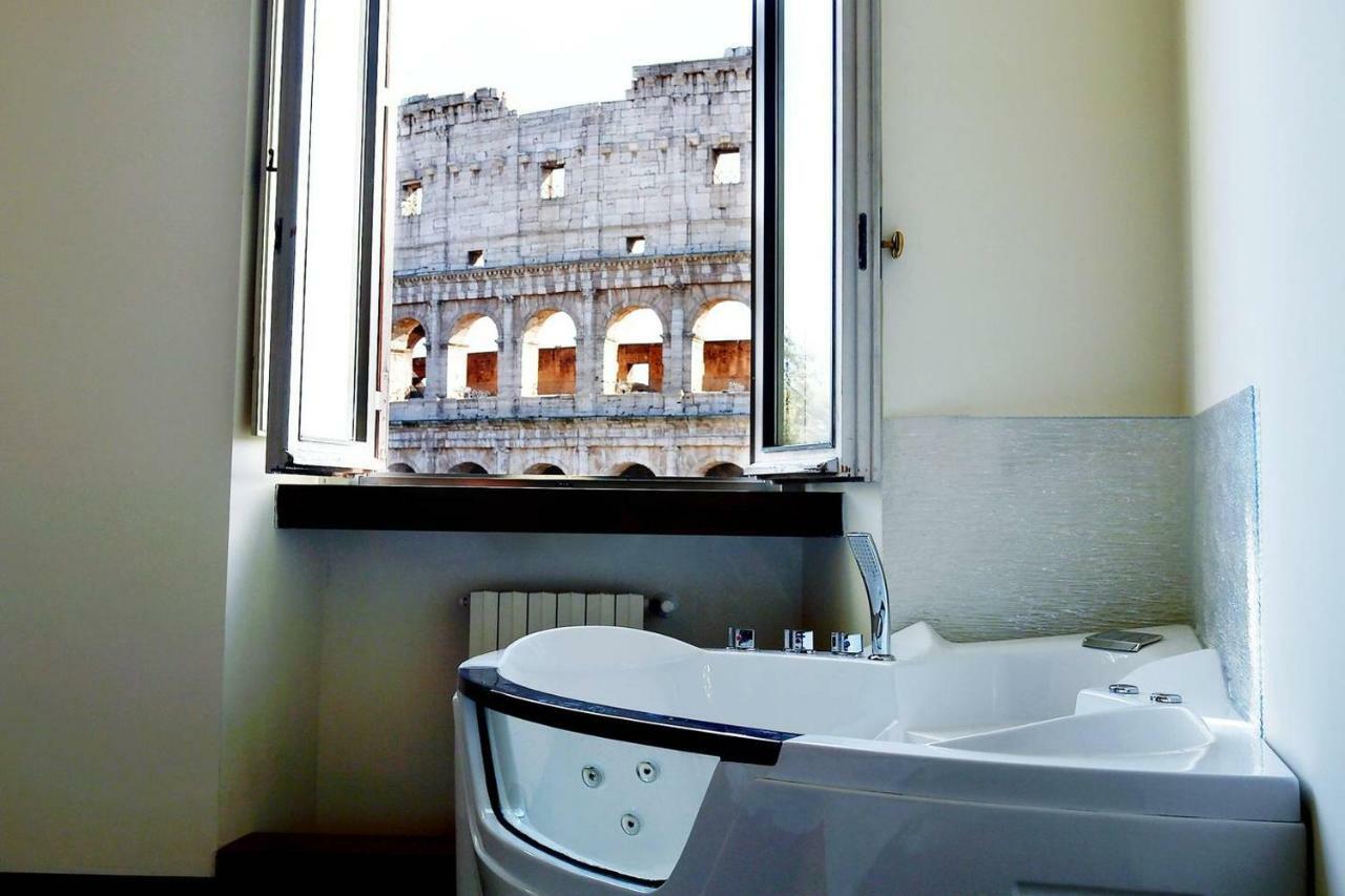 Jacuzzi In Front Of The Colosseum Apartment Rome Exterior photo