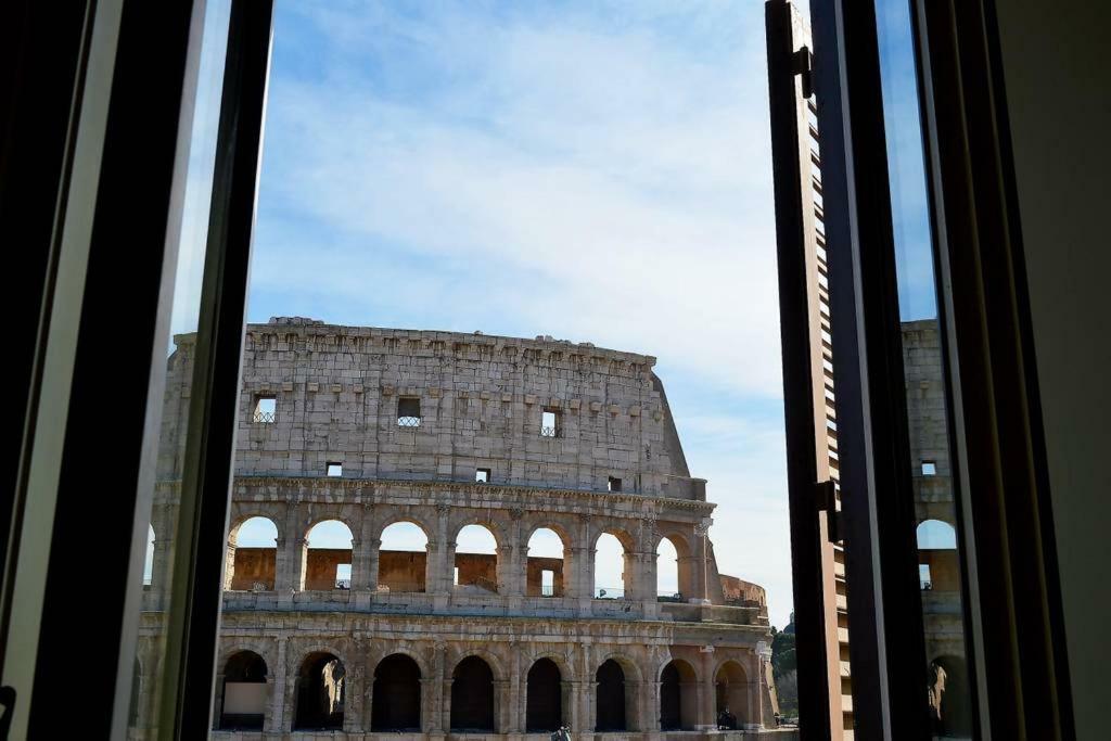 Jacuzzi In Front Of The Colosseum Apartment Rome Exterior photo